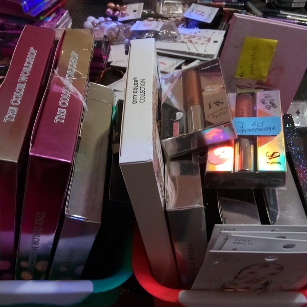 Cosmetics - Picture 2 of 5